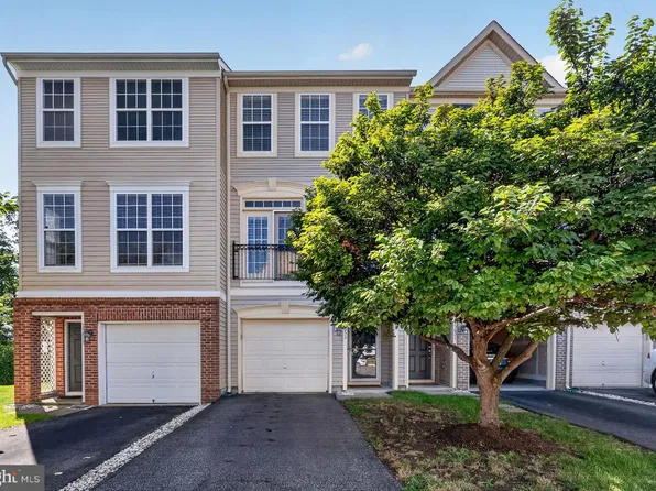 15653 John Diskin Cir, Woodbridge, VA 22191