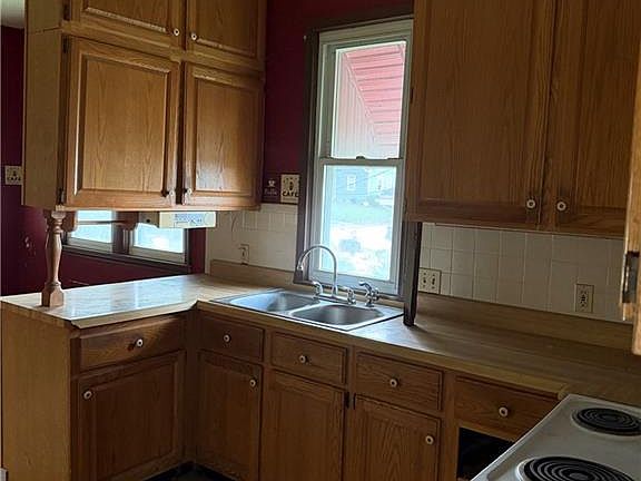 3rd image of 2806 Duncan St