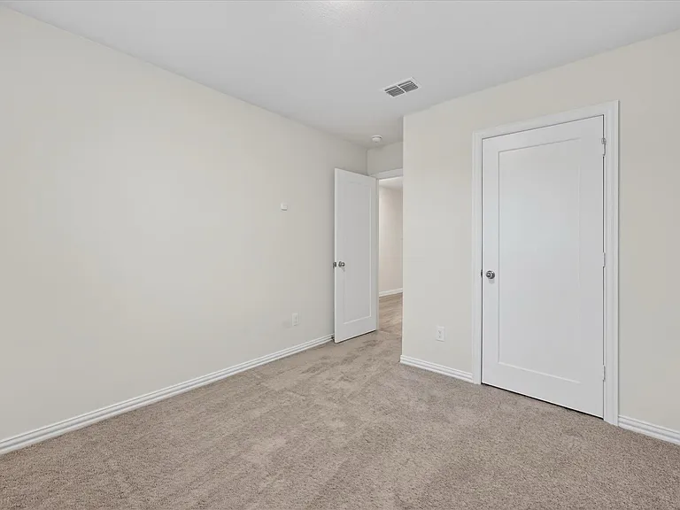 102 Goel St — Photo 4