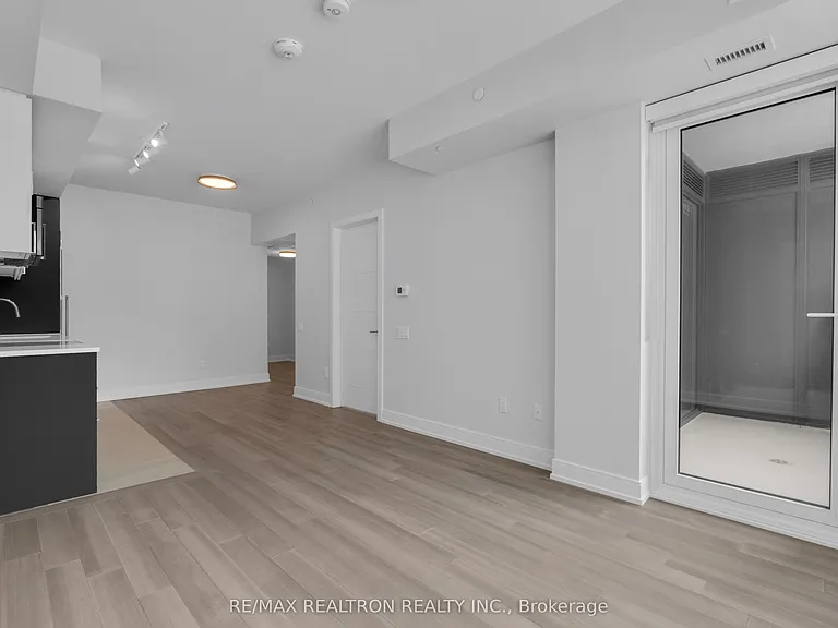 664 Spadina Ave #205 — Photo 23