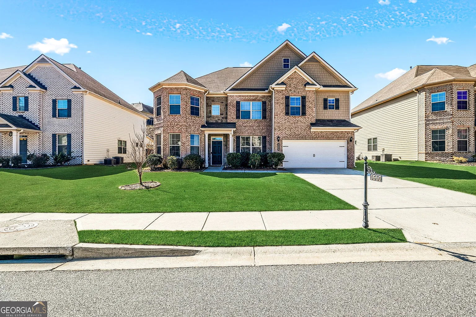5550 Mirror Lake Dr photo 1