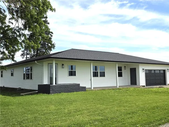 15960 N County Rd E, Arthur, IL 61911