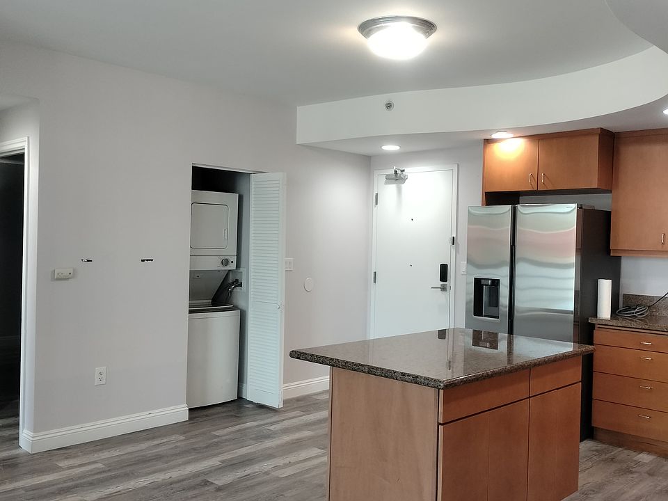 Entrance / Kitchen Area
