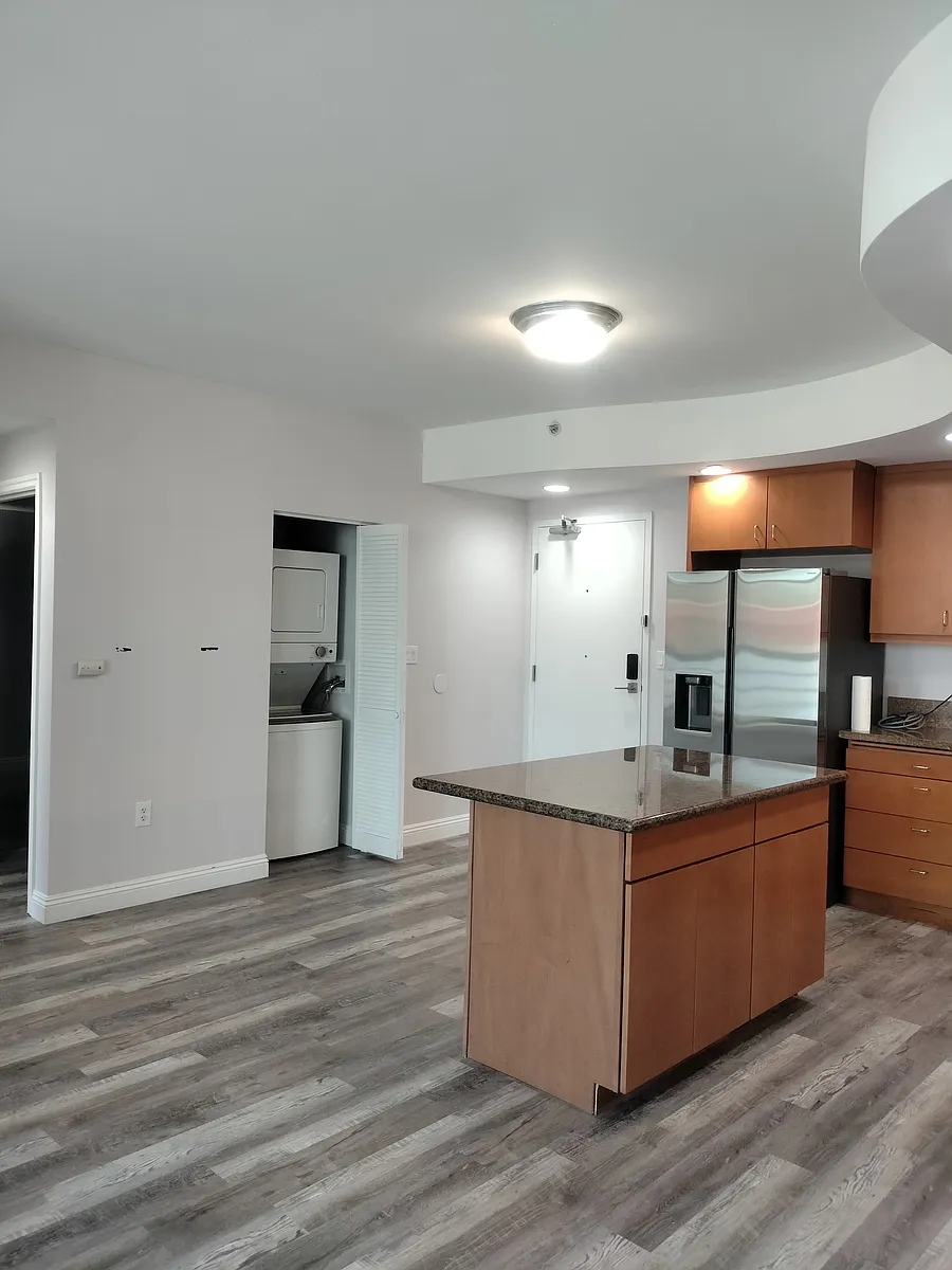 Entrance / Kitchen Area - 550 15th St #306
