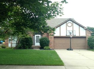 4193 Heatherstone Dr, Waterford, MI