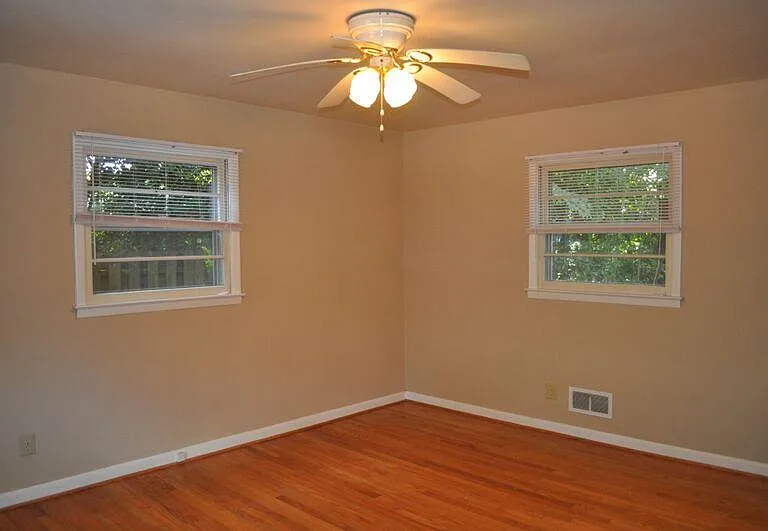 2309 Airline Dr — Photo 14