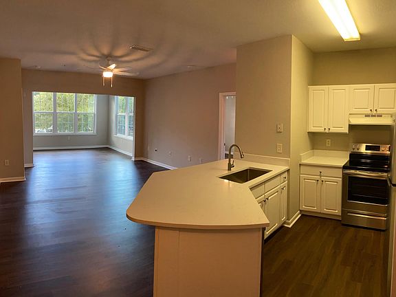 3rd image of 60 Fenwick Hall Aly APT 428