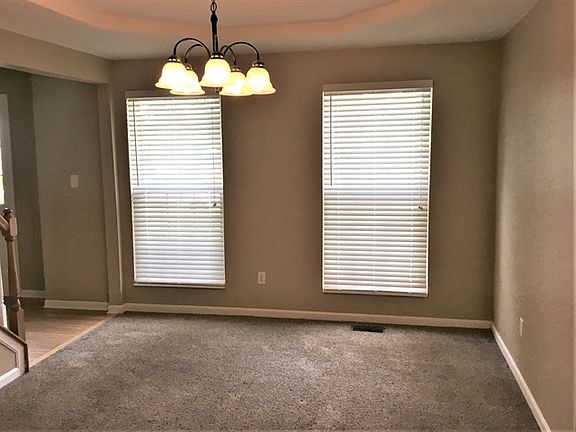 5th image of 9 W Waterbury Dr