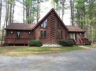 4 Surrey Rd, Corinth, NY 12822