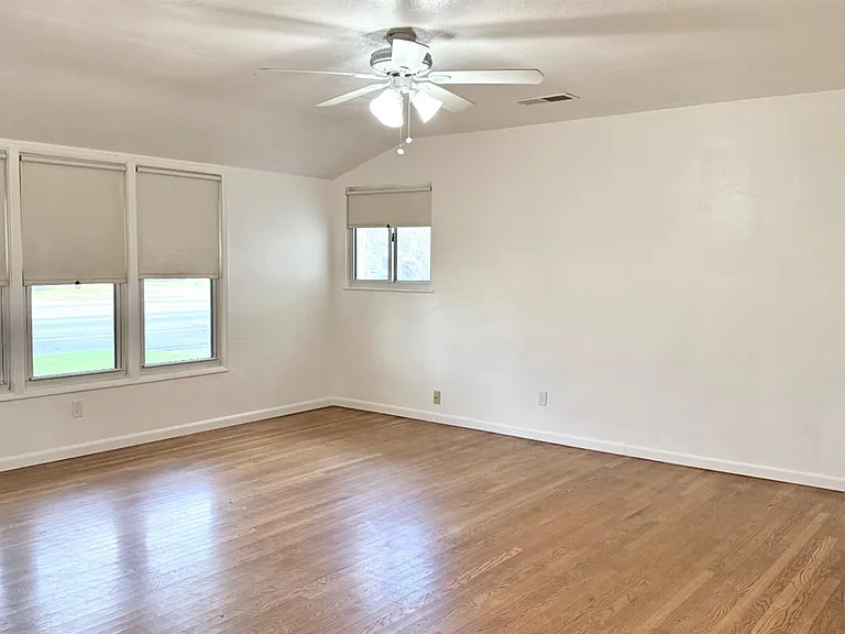 2335 N Douty St — Photo 3