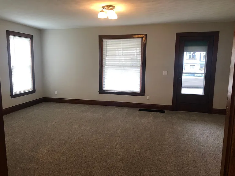 325 E Main St — Photo 2