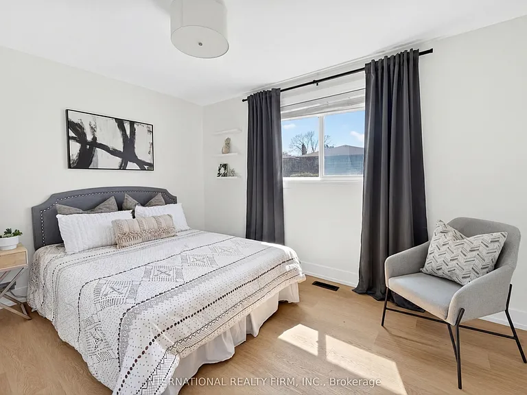 26 Dellbrook Cres — Photo 17