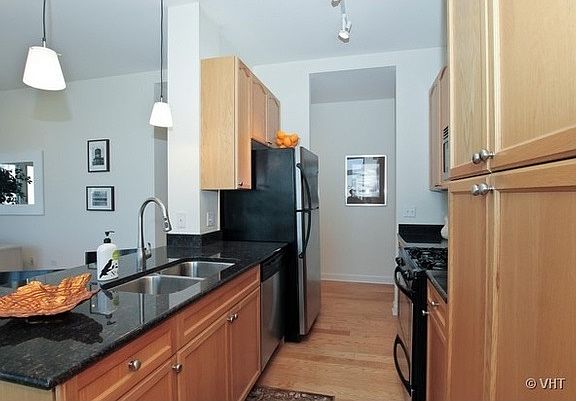 5th image of 1400 S Michigan Ave APT 704