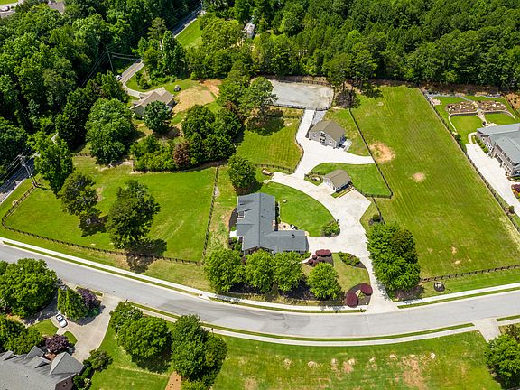 3rd image of 4825 Rose Heights Dr