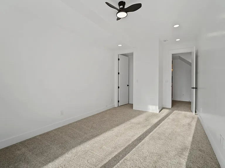 603 N Darwin St — Photo 23