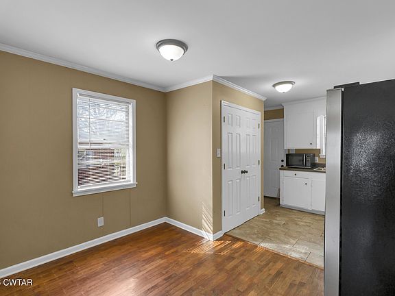 2nd image of 929 E College St