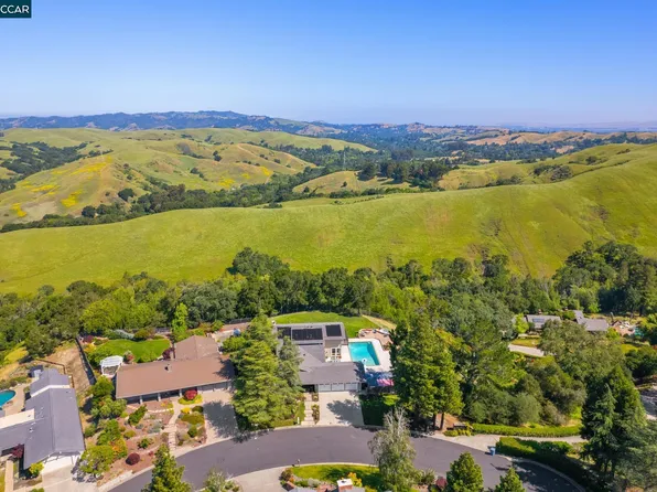 1933 Joseph Dr, Moraga, CA 94556