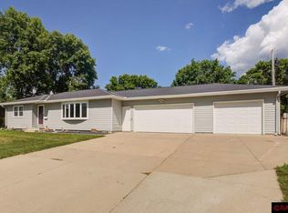 308 Holly Ln, Mankato, MN 56001