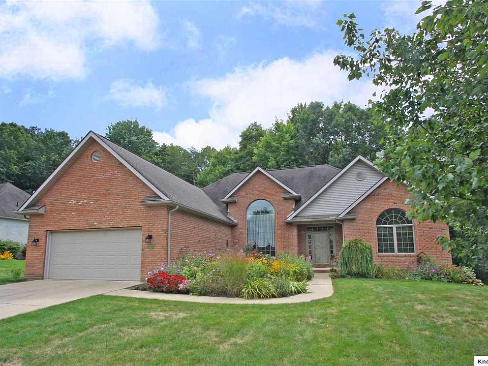 1st image of 37 Woodlake Trl