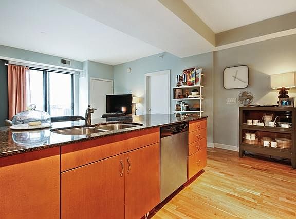 4th image of 451 W Huron St Unit 909