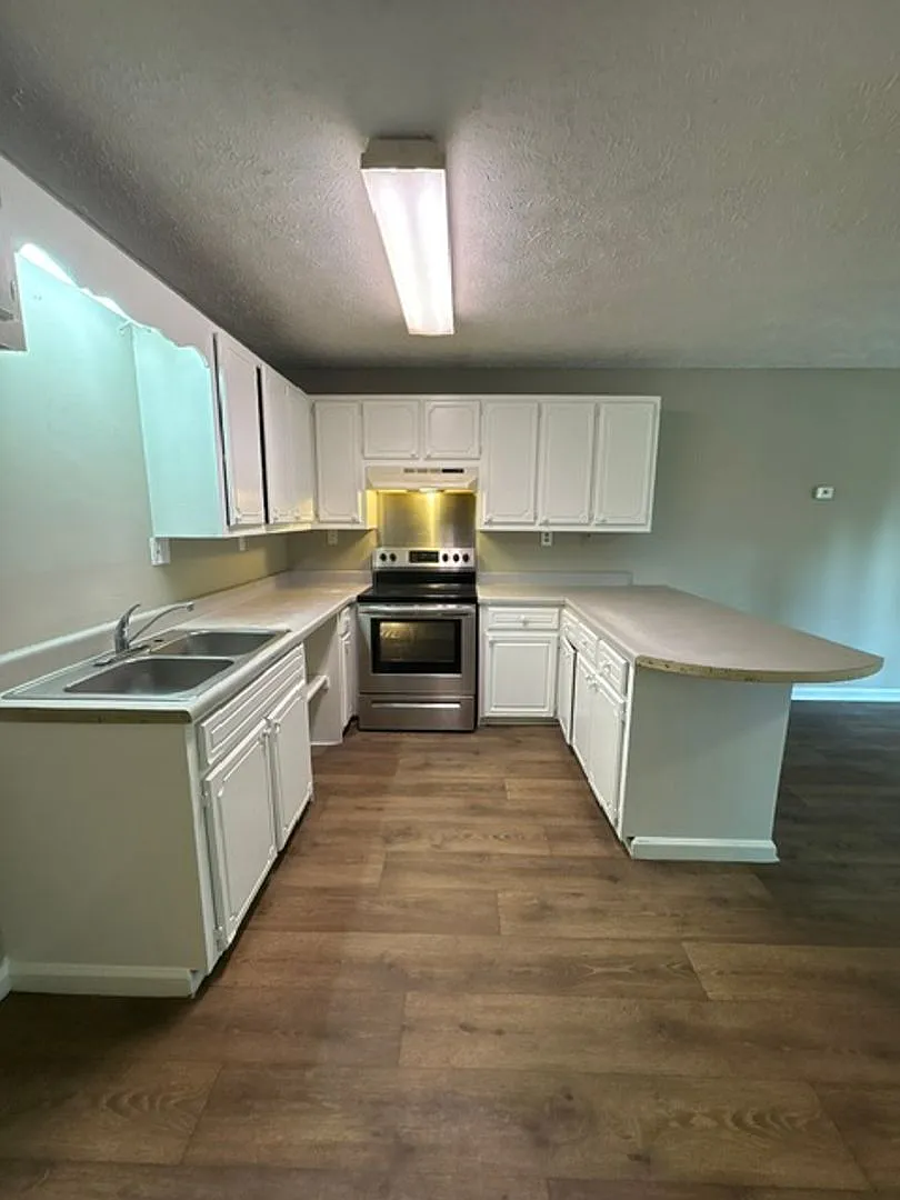 Renovated 3 Bedroom 2 Bath Home for Rent! — Photo 4