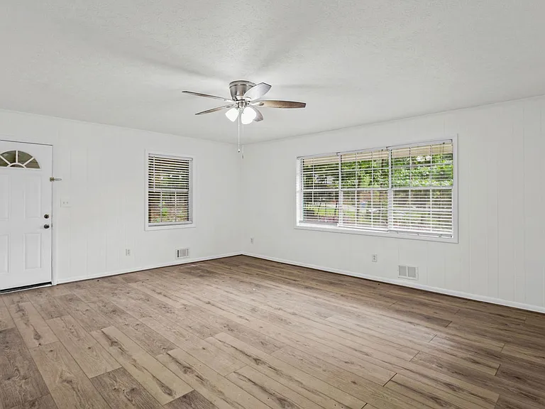 6096 Hillpine Dr — Photo 6