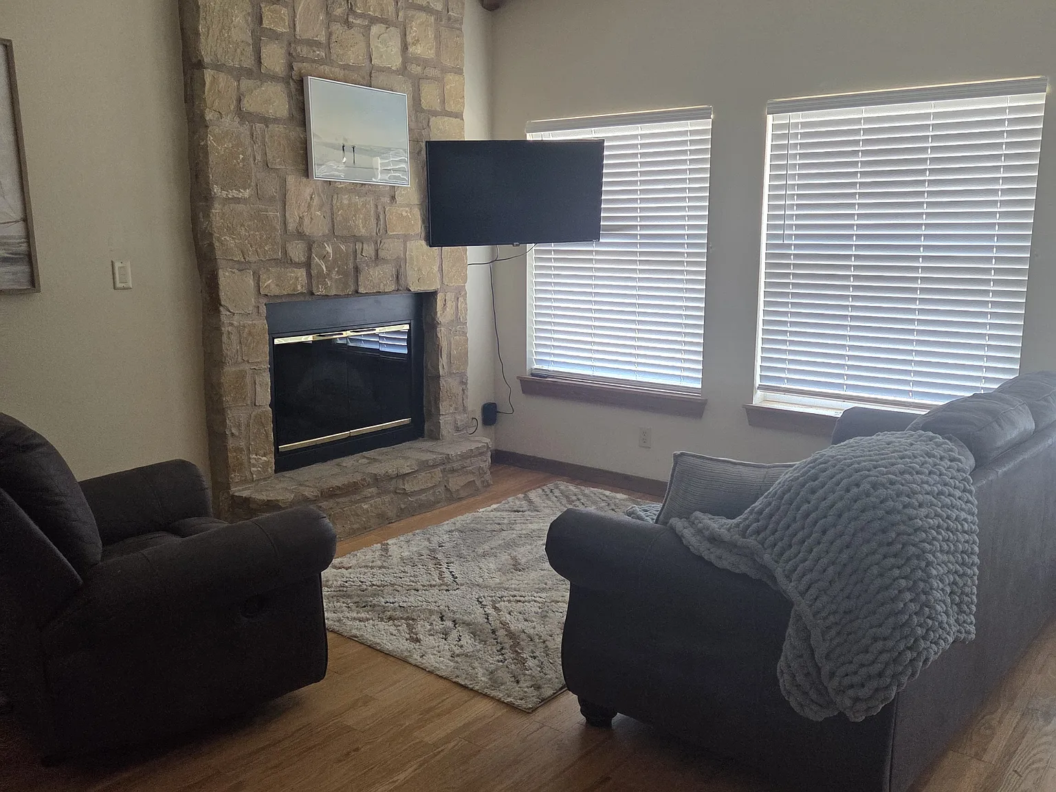 1 bed, 750 sqft, $18,000 — Photo 2