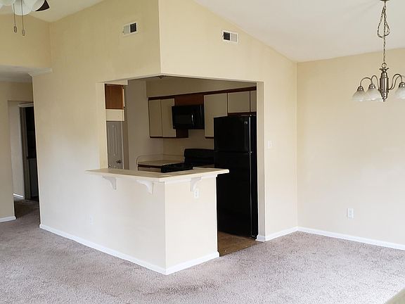 4th image of 758 Goodard Dr