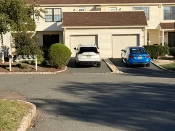317 Jamestown Ct, Raritan Twp., NJ 08822
