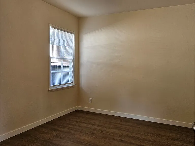 6907 White Oak Ave — Photo 24