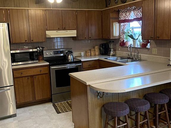 3rd image of 3322 Deena Cir