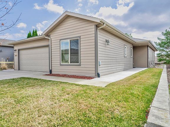 2nd image of 3422 Golf Villa Dr
