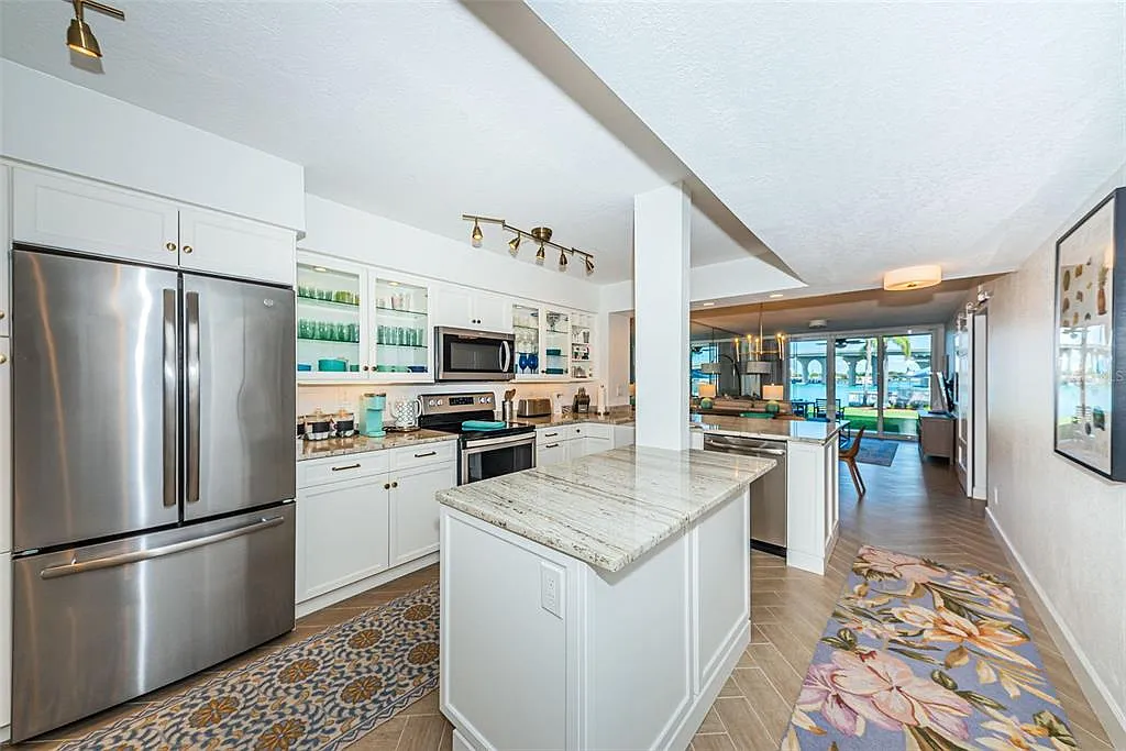 2 bed, 2.0 bath, 1080 sqft, $3,500 — Photo 3