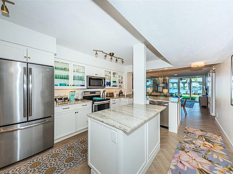 5901 Bahia Del Mar Cir #122 — Photo 3