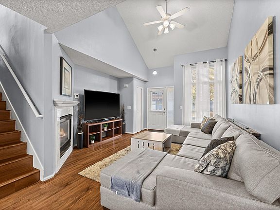 3rd image of 10011 Pleasure Creek Cir NE