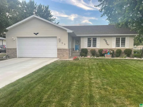 209 7th St, Sergeant Bluff, IA 51054