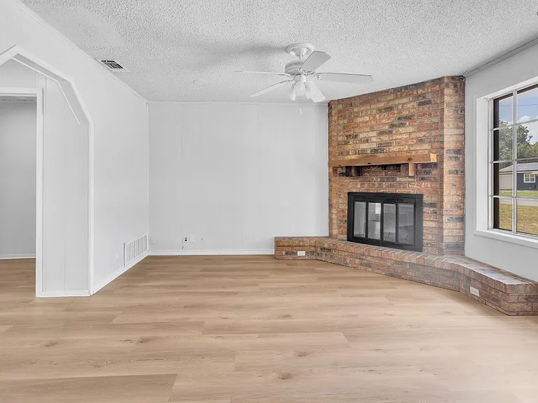 200 Linden St — Photo 6