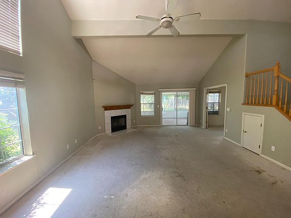 2nd image of 811 Dove Ln