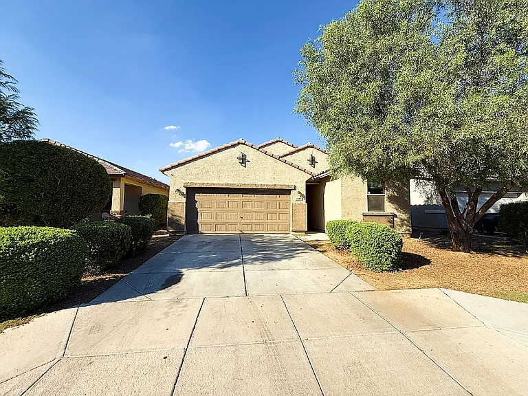 6218 W Laurie Ln — Photo 2