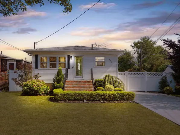 416 Bradford Avenue image 1 of 34