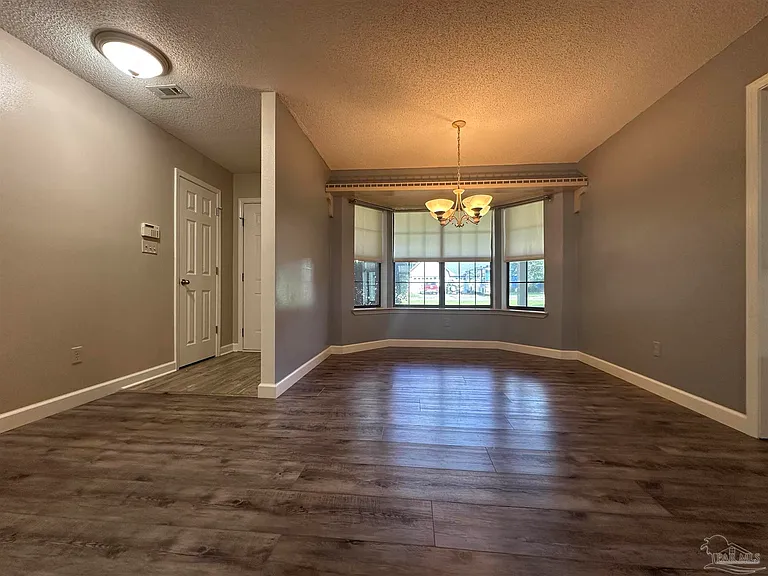 304 Arabian Dr — Photo 5