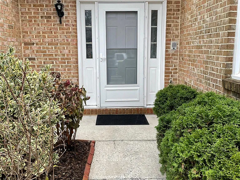 371 Jonathan Ct — Photo 2
