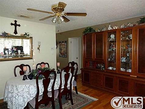 FORMAL DINING