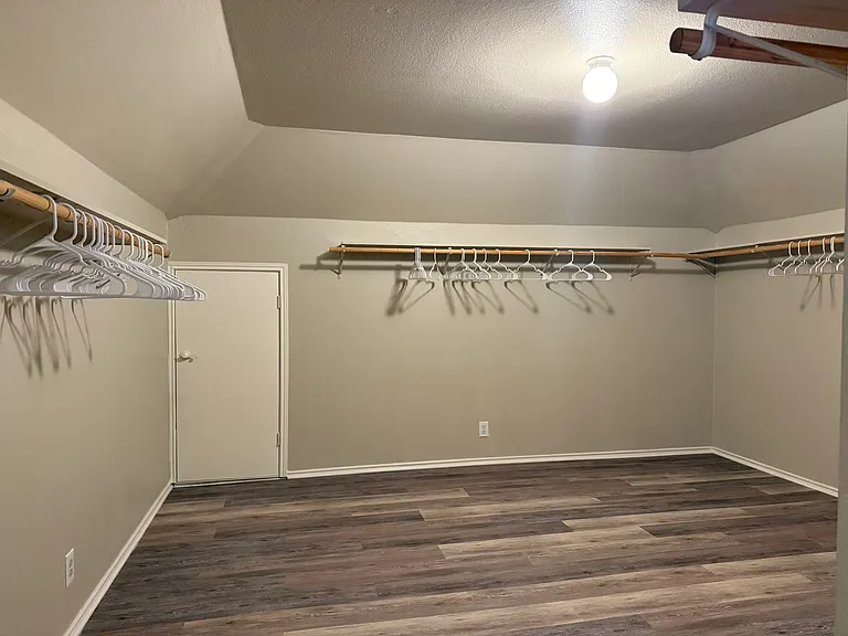 809 Almadin — Photo 25