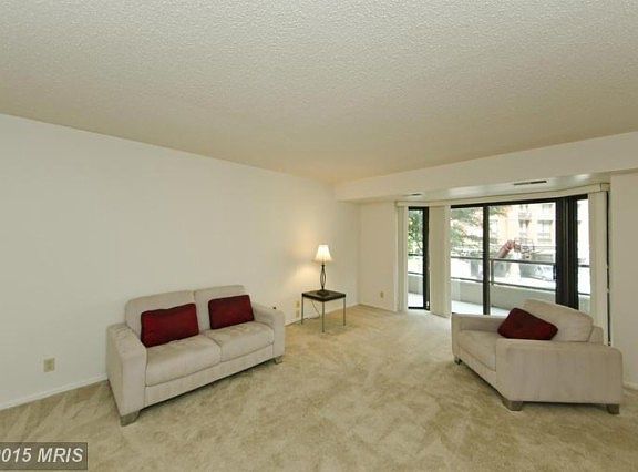 4th image of 1600 N Oak St APT 206