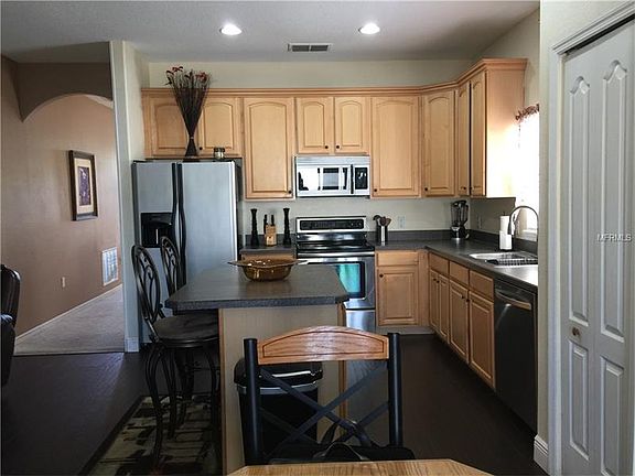 5th image of 981 Vaquero Ln