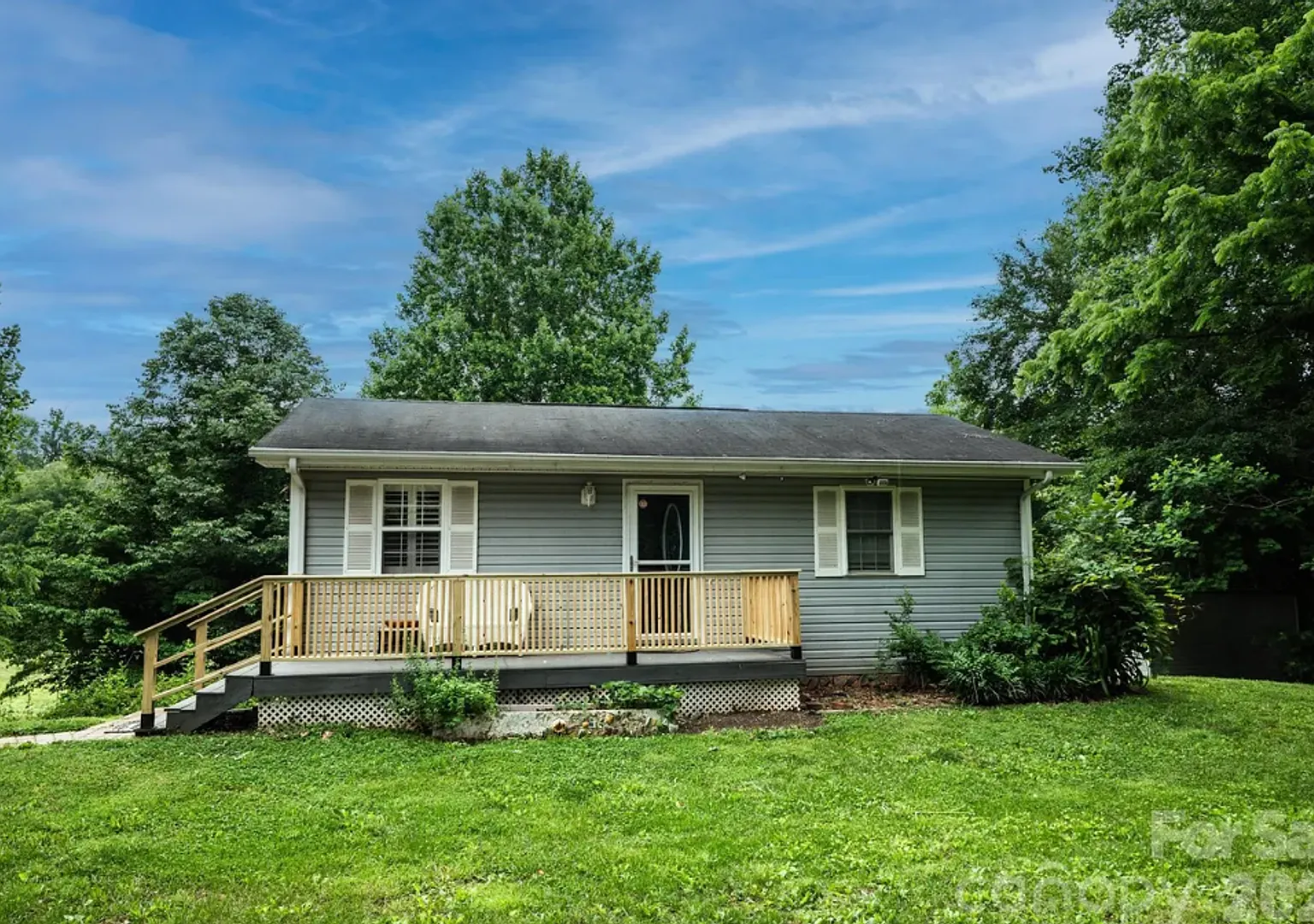 Move in Special: Bright 2 Bedroom Home with Deck, Patio & Beautiful Views — Photo 1