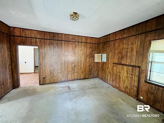 3rd image of 215 Adams St