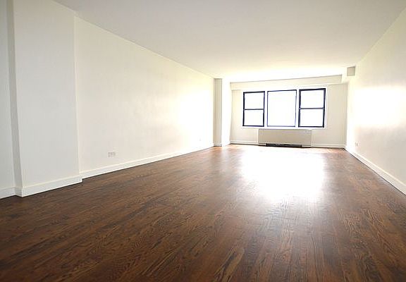 3rd image of 220 E 63rd St APT 2D