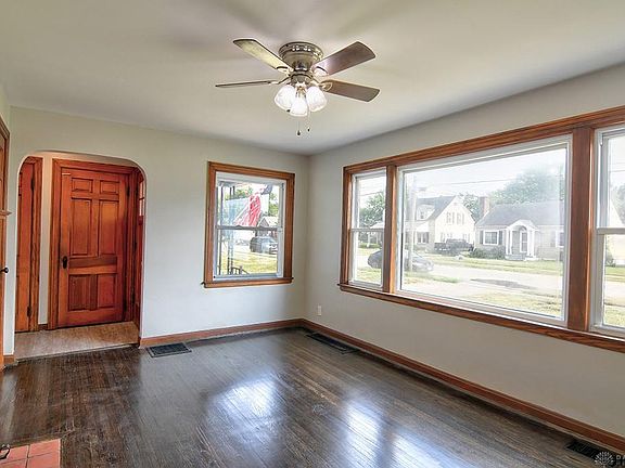 4th image of 2313 Woodburn Ave